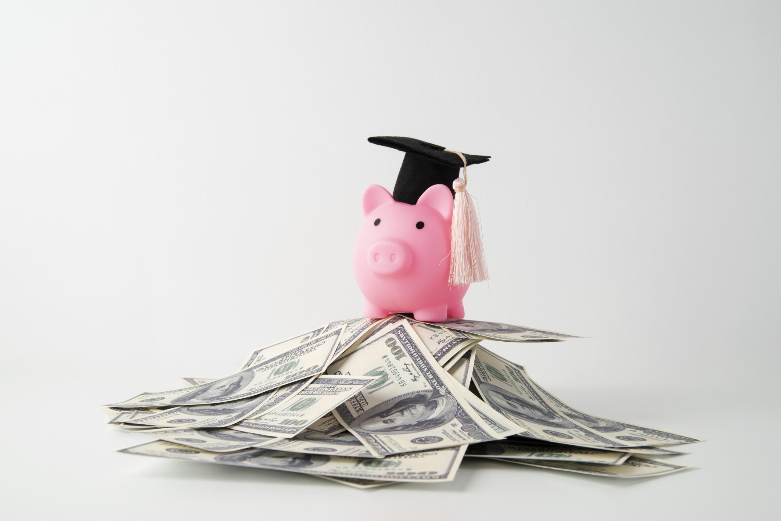 close-up-em-objetos-de-educacao-e-economia